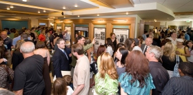 Scientologen und Gäste besichtigten das Öffentlichkeits-Informationszentrum der neuen Kirche, einschließlich der Multimedia-Displays, welche die Anschauungen der Scientology und das Leben ihres Gründers, L. Ron Hubbard, präsentieren. 