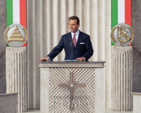 David Miscavige, Vorsitzender des Vorstands Religious Technology Center und kirchliches Oberhaupt der Scientology Religion, nahm die Einweihung und Eröffnung der neuen Scientology Kirche von Rom vor.