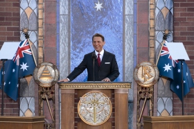 David Miscavige, der Vorsitzende des Vorstands Religious Technology Center und kirchliches Oberhaupt der Scientology Religion, weihte die neue Scientology Kirche Melbourne ein.