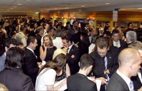 Tausende Scientologen und Gäste besichtigten die neue Scientology Kirche Melbourne. Das vollständig wiederhergestellte Gebäude enthält Öffentlichkeits-Informationsdisplays mit mehr als 450 Informationsfilmen. Sie stellen jeden Aspekt der Dianetik und Scientology und das Leben und Vermächtnis ihres Gründers, L. Ron Hubbard, vor.