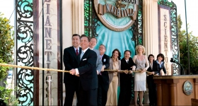 David Miscavige nahm die Einweihung der Scientology Kirche und Celebrity Centre Nashville vor. Ihm standen Führungskräfte und spezielle Gäste zur Seite, um die Türen der Scientology Kirche und Celebrity Centre Nashville offiziell für jedermann zu öffnen. 